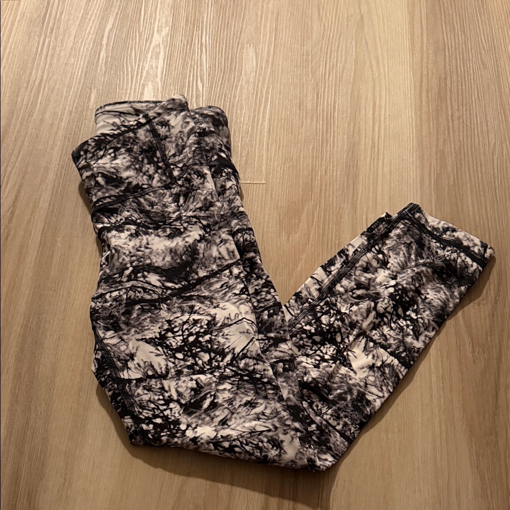 Lululemon Athletica SeaWheeze Monochrome Patterned Leggings